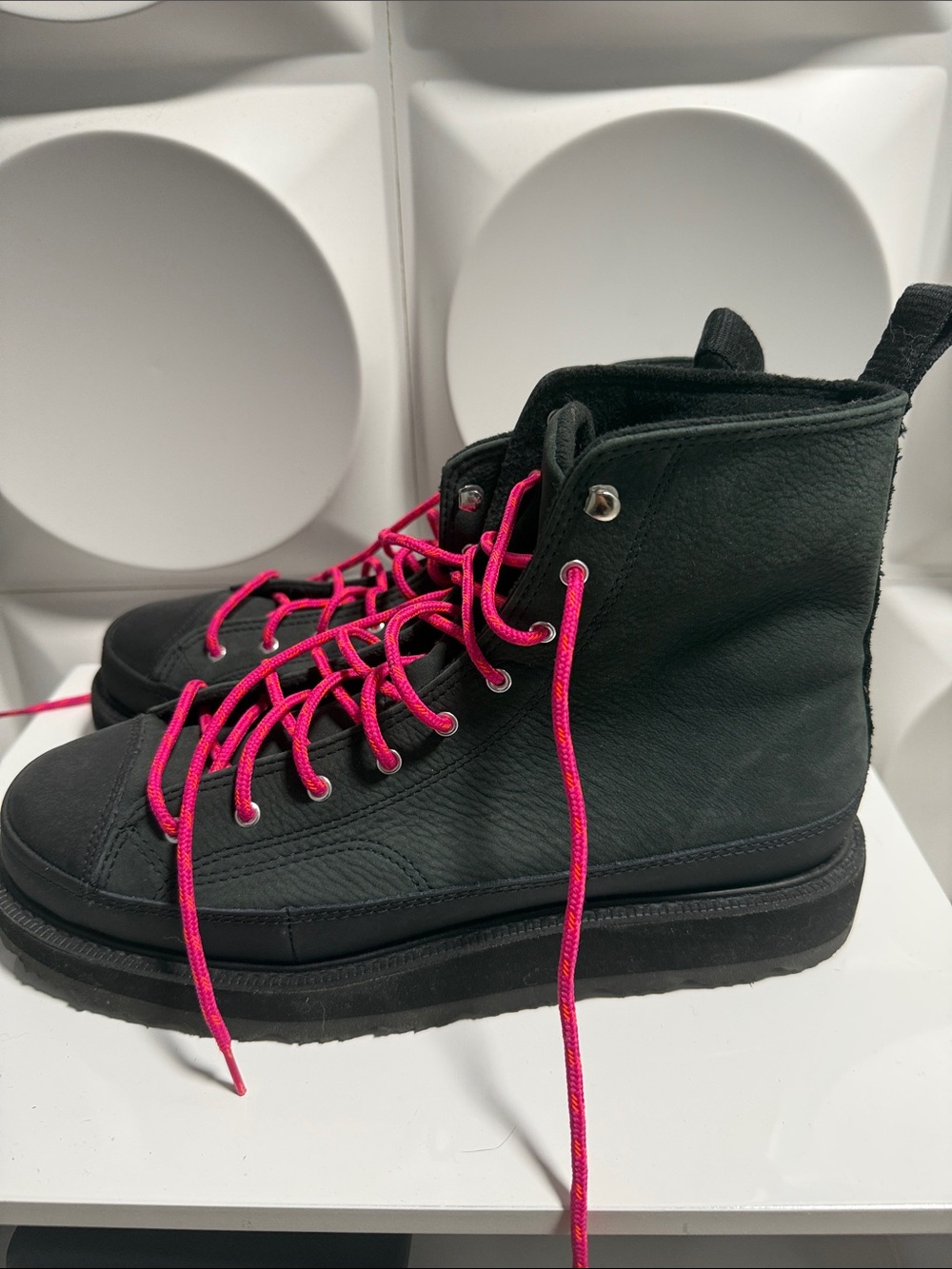 Converse Black Leather Lace-Up Platform Boots with Hot Pink Laces - Picture 4 of 8